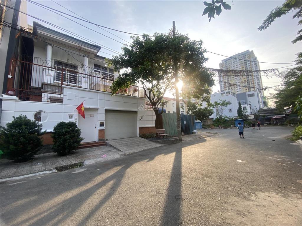 Siêu vip! đất diện tích lớn ngay trần não quận 2, 610m2 (20x300m) xd hầm + 5 tầng, giá tốt 155tr/m2