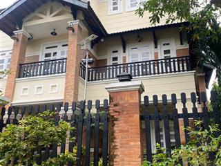 Kẹt vốn! chủ bán căn biệt thự compound đối diện landmark 81, gần sông sài gòn, 10x30 298m2, giá 54t