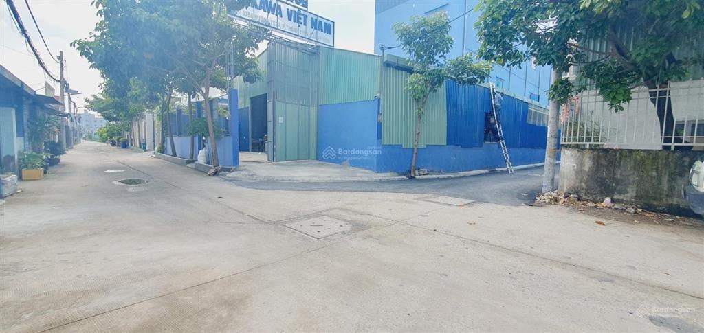 Nhà kho xưởng thạnh xuân q12 dt 368m full thổ cư. xe tải 5 tấn vào thoải mái. đường thông