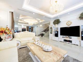 Cần bán gấp căn góc gamuda gardens. dt 145m*4t giá 38 tỷ.