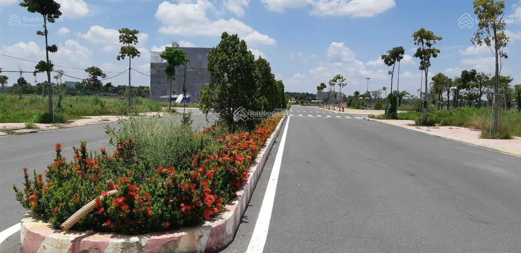 Chính chủ bán nhanh lô đất chợ bến cát a23  36 đường n7 giá bán 1.1 tỷ bao hết.  0376 721 ***