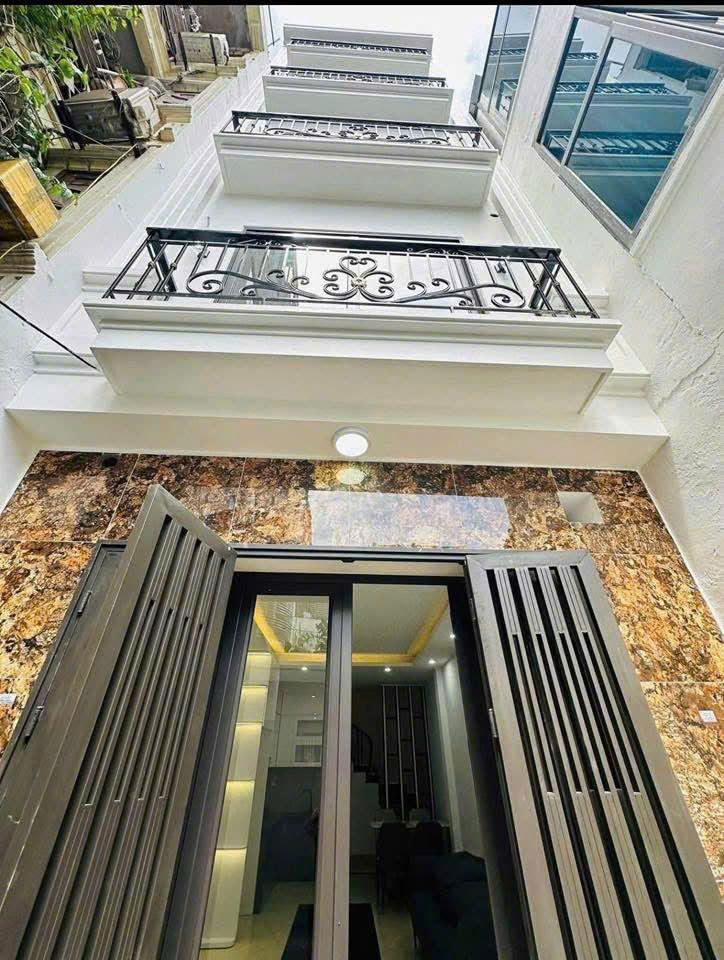 TÔI ĐANG CẦN BÁN CĂN NHÀ XÂY MỚI TINH  38M2 X 5T TẠI PHỐ KIM GIANG  THANH XUÂN  GIÁ NHỈNH 8 TỶ