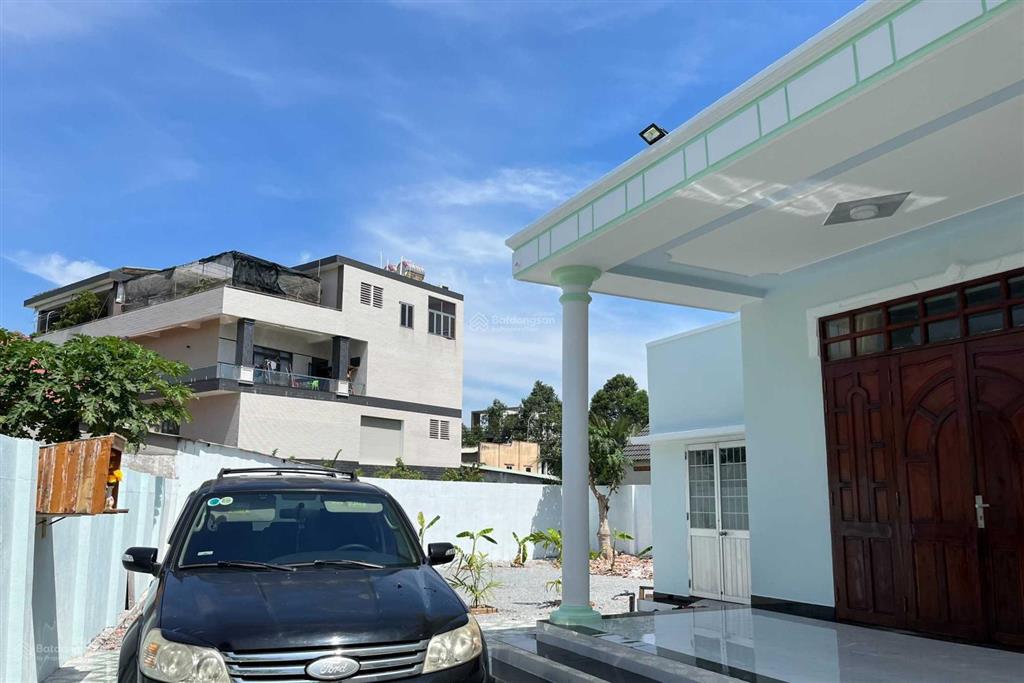 Cần bán nhà tt đất đỏ 374.8m2  2ty900 0909 525 *** ms nga