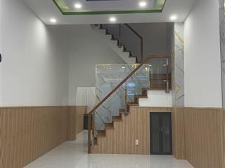 Nhà thuê mới đẹp 3,5 x 132 pn,2 wcbancol gia10 triệu/th hẻm thông 4m đường cao lỗ p4q8 cũ,
