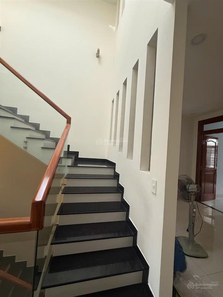 Nhà bán 4 tầng 5 x 20m 100m2 5 pn, 4 wc 7tỷ5 tlmt 12mkdc intresco 13e , l việt kiều,ph phú, bc