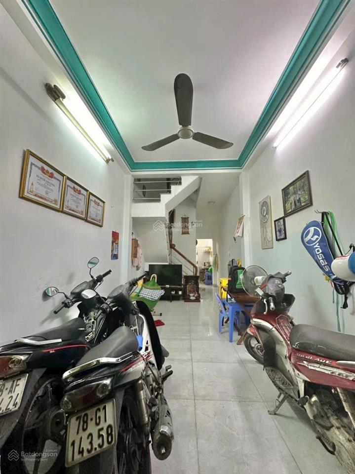 Nhà bán 5 tầng  3 x 9  4 pn, 4 wc hẻm 4m trần hưng đạo  nguyễn văn cừ q5 cũ  sổ hồng hc đủ