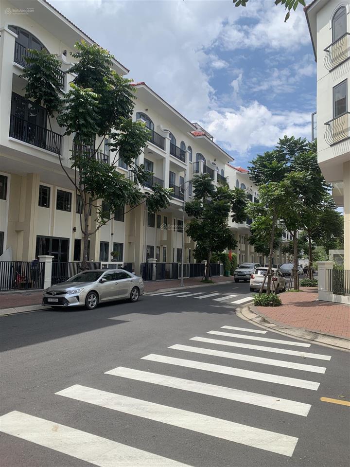 Nhà bán thô 4 tầng 5 x 11,3 56,5m2  giá 6ty8 tl  shhc  12m kdc senturia n sài gòn binh hưng