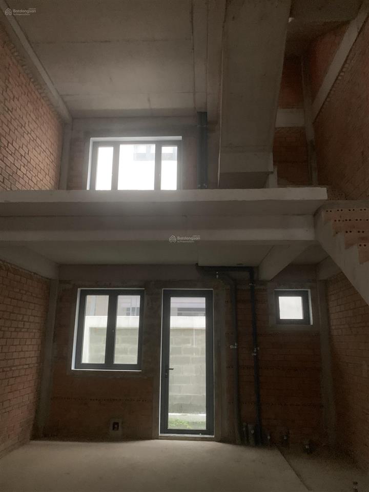 Nhà bán thô 4 tầng 5 x 11,3 56,5m2  giá 6ty8 tl  shhc  12m kdc senturia n sài gòn binh hưng