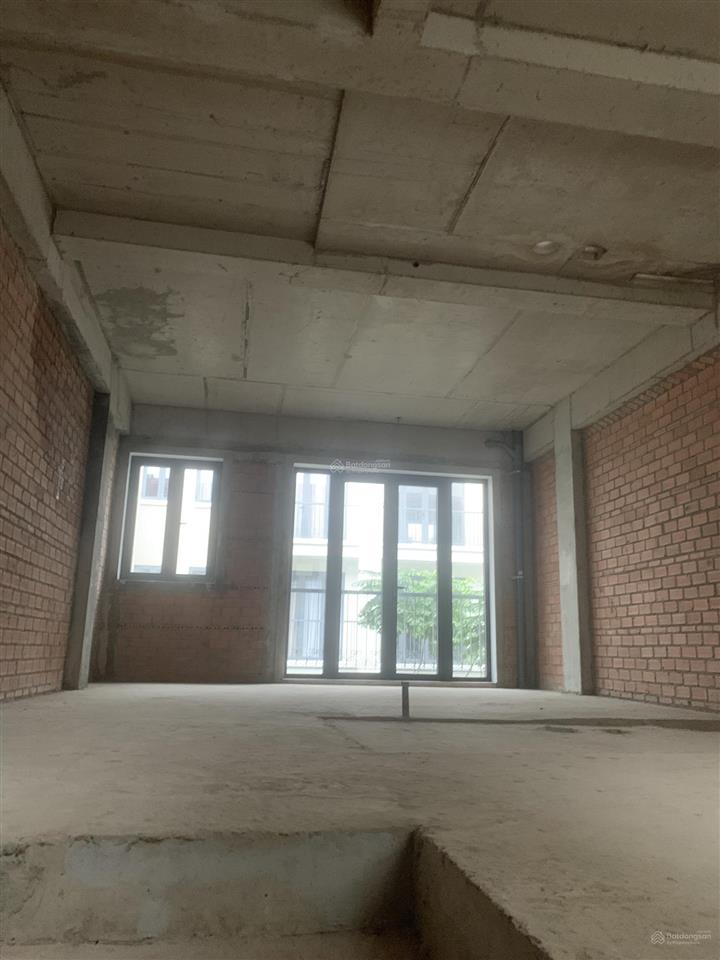 Nhà bán thô 4 tầng 5 x 11,3 56,5m2  giá 6ty8 tl  shhc  12m kdc senturia n sài gòn binh hưng