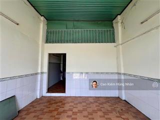 Bán nhà mặt tiền ql22 cấp 4, 70m2 theo sổ. giá bán 1 tỷ 300 triệu có thương lượng.