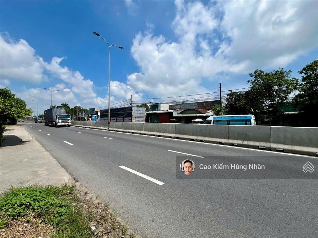 Bán nhà mặt tiền ql22 cấp 4, 70m2 theo sổ. giá bán 1 tỷ 200 triệu có thương lượng