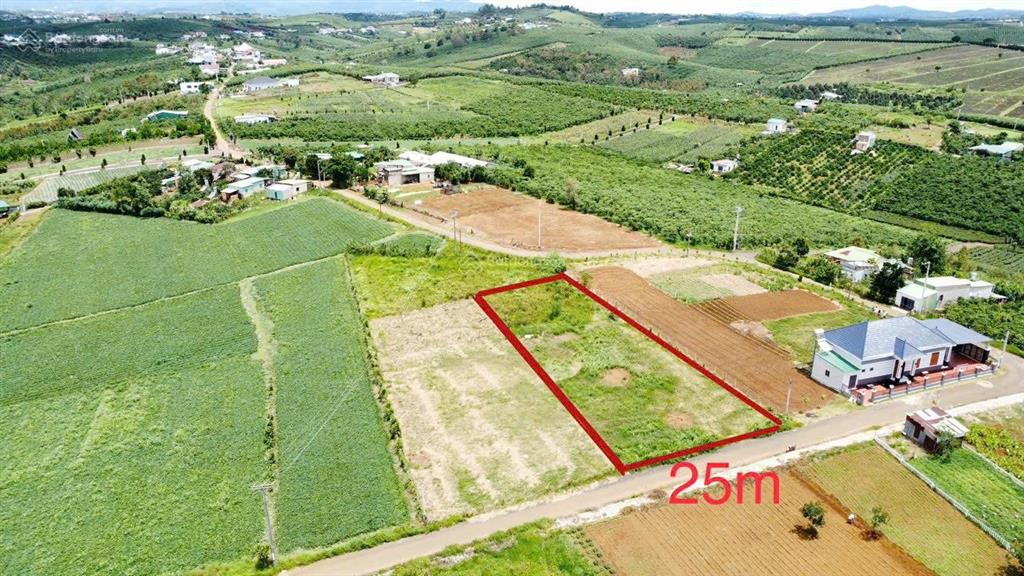 Bán lô đất nghỉ dưỡng , khu dân cư , đường nhựa lớn.