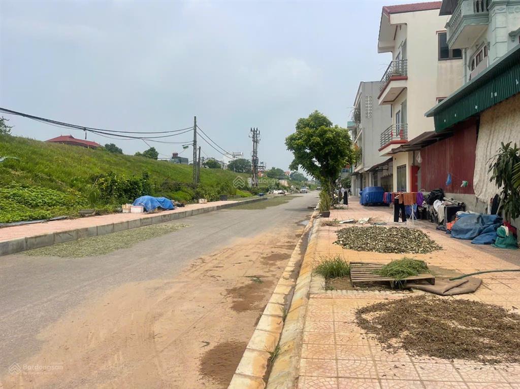 Bán đất dương hà gia lâm98m2 mt4m4.x tỷngõ thông oto tải vàocách 1 nhà ra đường chân đê