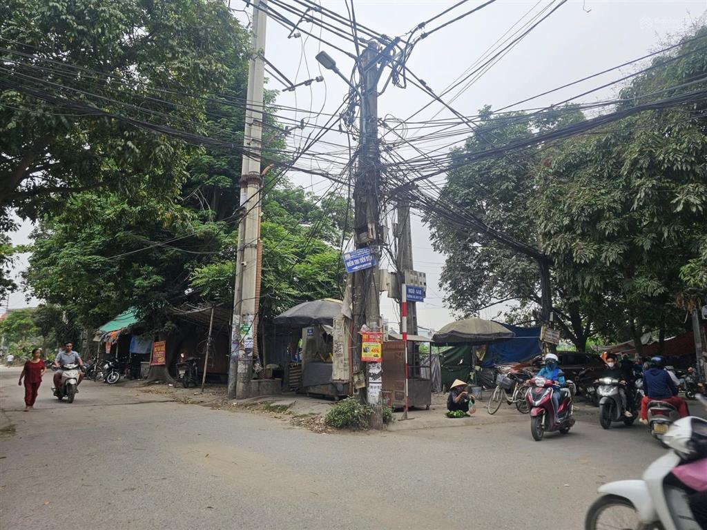 Bán đất cống thôn yên viên gia lâm100m2 mt5mđường thông oto tránhview hồ thoángsát chợ lớn kd