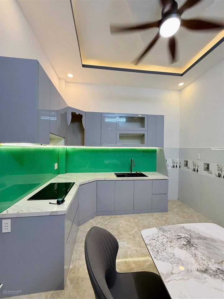 Bán nhà 1 trệt 1 lầu tl15 gần ngã tư ga, xe hơi đậu cửa