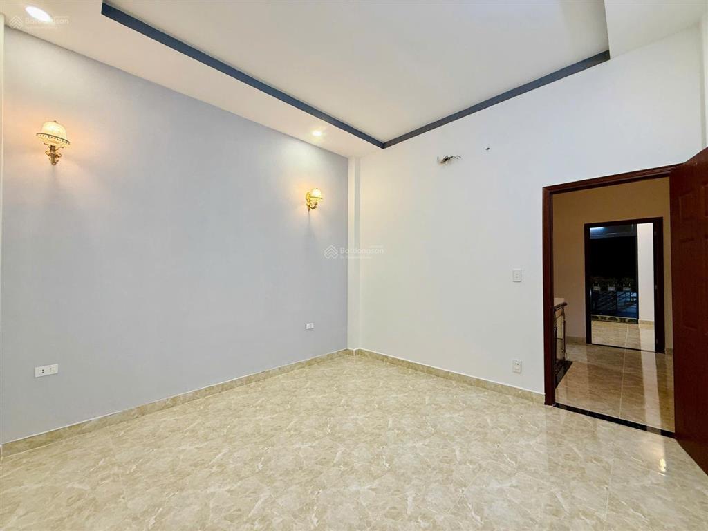 Bán nhà 1 trệt 1 lầu tl15 gần ngã tư ga, xe hơi đậu cửa