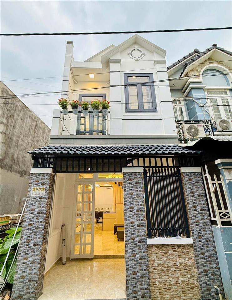 Bán nhà 1 trệt 1 lầu tl15 gần ngã tư ga, xe hơi đậu cửa