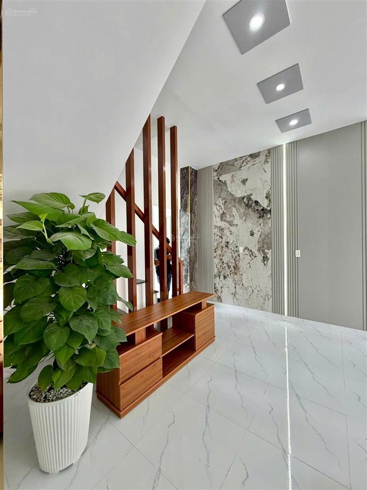 Nhà đẹp 6x12m  vị trí đường tl37, q12  tiện ở ngay  4. x tỷ