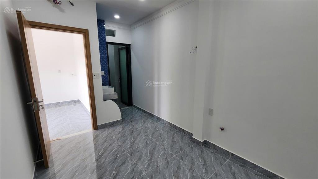 Nhà gần chợ minh phát, tx22, q12  7x10m  4pn có phòng ngủ dưới trệt