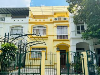 Bán gấp bt hưng thái 1  khu compound phú mỹ hưng quận 7  chỉ 35 tỷ, sổ hồng, nhà trống giao ngay