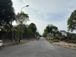 New biệt thự băng 2 đường 33m nam vĩnh yên  giá tốt  sẵn bìa  vị trí đẹp. hướng tây nam, 291m2