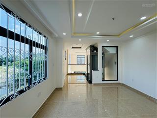 Bán nhà mới xây 6 tầng  có thang máy, góc 2 mặt tiền đường 9m ql13  cách sông 200m. shr