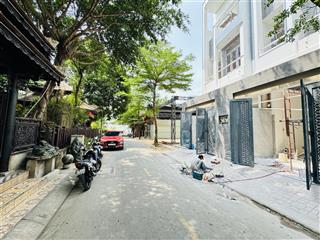 Nhà đẹp sát ql13 cafe lộc vừng, cổng đinh thị thi vạn phúc city, đường thông xe tải. shr