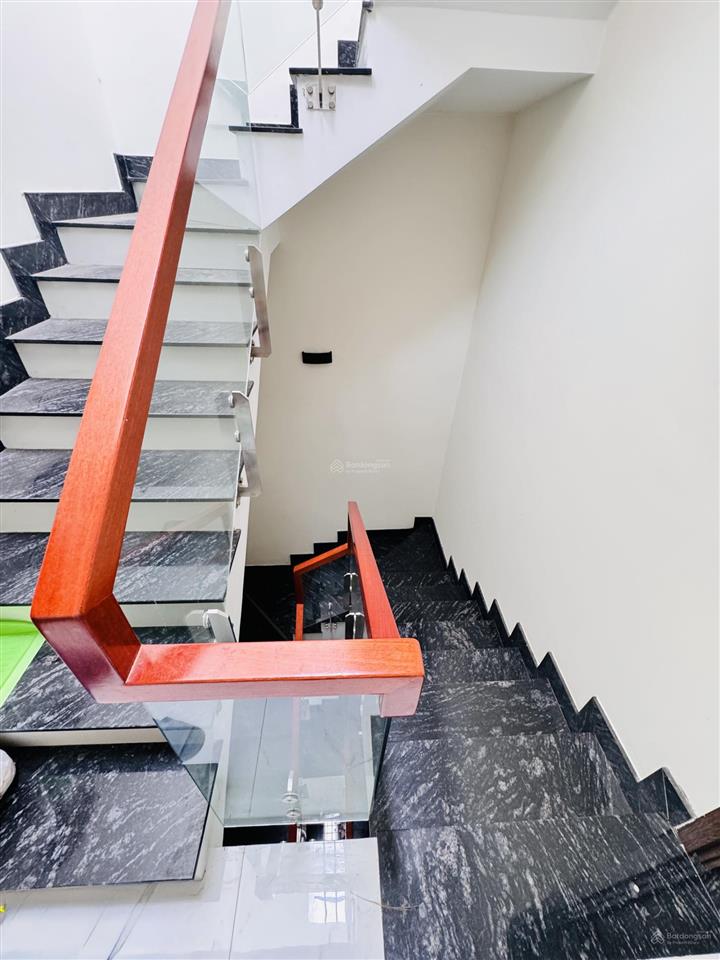 Bán nhà quốc lộ 13, gần mặt tiền hiệp bình, vạn phúc city. đang cho thuê chdv dòng tiền ổn định