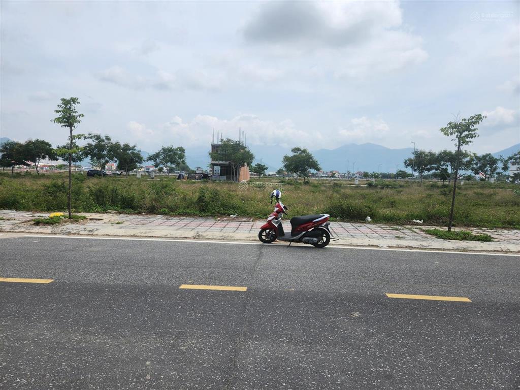 Cần bán lô đẹp ngang 6m đường 16m thông thẳng ra chợ thành