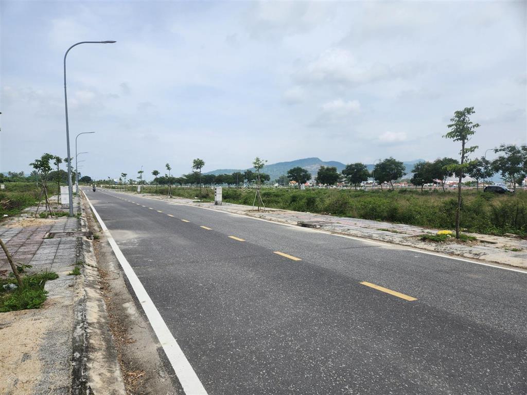 Cần bán lô đẹp ngang 6m đường 16m thông thẳng ra chợ thành