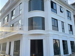 Em tiếp trực 24/24 tại văn phòng dự án flc tropical hạ long rất nhiều nguồn chính chủ giá rẻ.