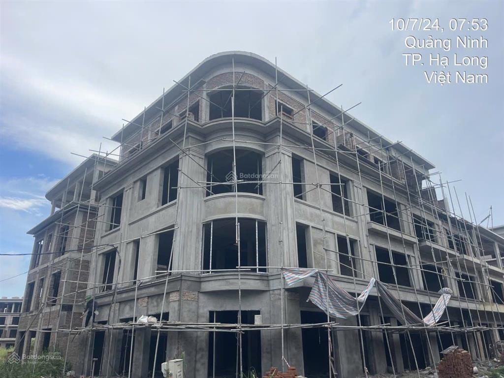 Em tiếp trực 24/24 tại văn phòng dự án flc tropical hạ long rất nhiều nguồn chính chủ giá rẻ.