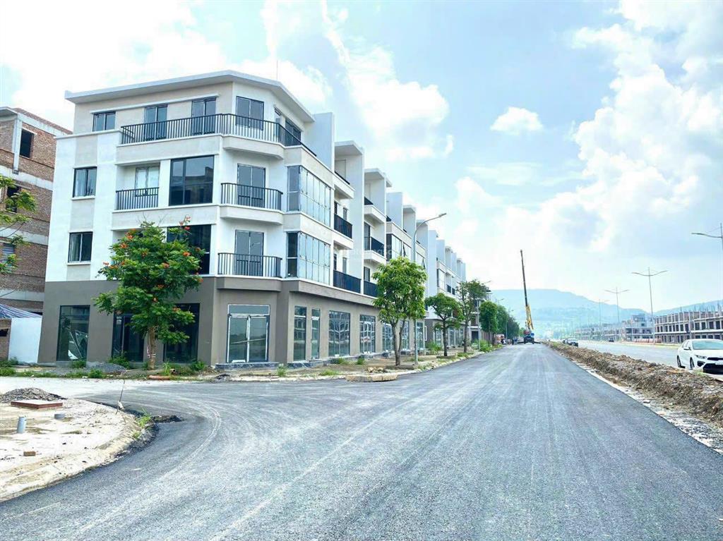 Em tiếp trực 24/24 tại văn phòng dự án flc tropical hạ long rất nhiều nguồn chính chủ giá rẻ.