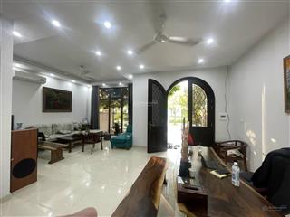 Cho thuê căn biệt thự liền kề 100m2, full đồ, view công viên 15 triệu/th bao phí, vinhomes gia lâm