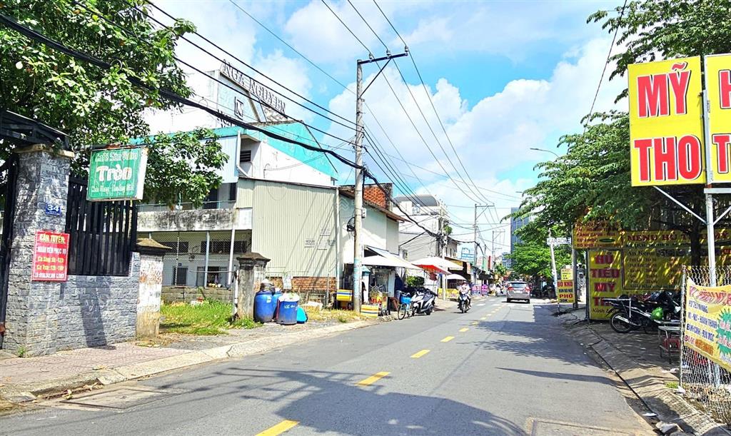Bán đất mặt tiền đường hàng tre, quận 9. dt 137m2 giá 9.6 tỷ vị trí gần lê văn việt
