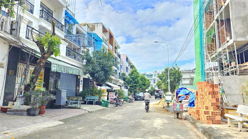 Bán đất đường 447 lê văn việt, phường tăng nhơn phú a, quận 9. dt 72m2, đường thông