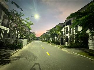 Nhà phố 1 trệt 2 lầu, ngân hàng hỗ trợ 70%, cạnh bên vinhomes green city, 0904 508 ***