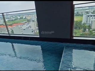 Cho thuê căn hộ hồ bơi trong nhà