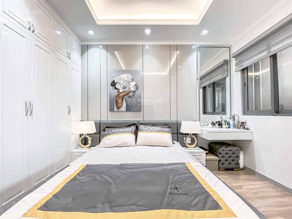 Cần bán gấp căn hộ park legend. 90m2,3pn giá6.6 tỷ 100m2,3pn. giá8 tỷ. 0933 033 *** thái view đẹp