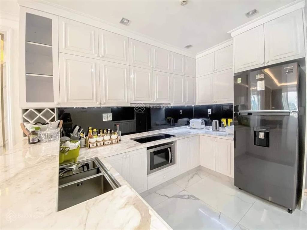 Cần bán gấp ch chung cư lucky palace.114m2.3pn.giá 6.5 tỷ82m2,2pn.giá 5 tỷ.0933 033 *** thái.