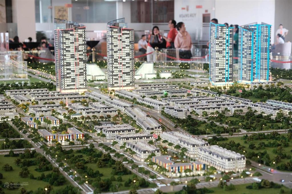 Bán căn góc mặt đường đỗ mười giá chỉ 12,x tỷ