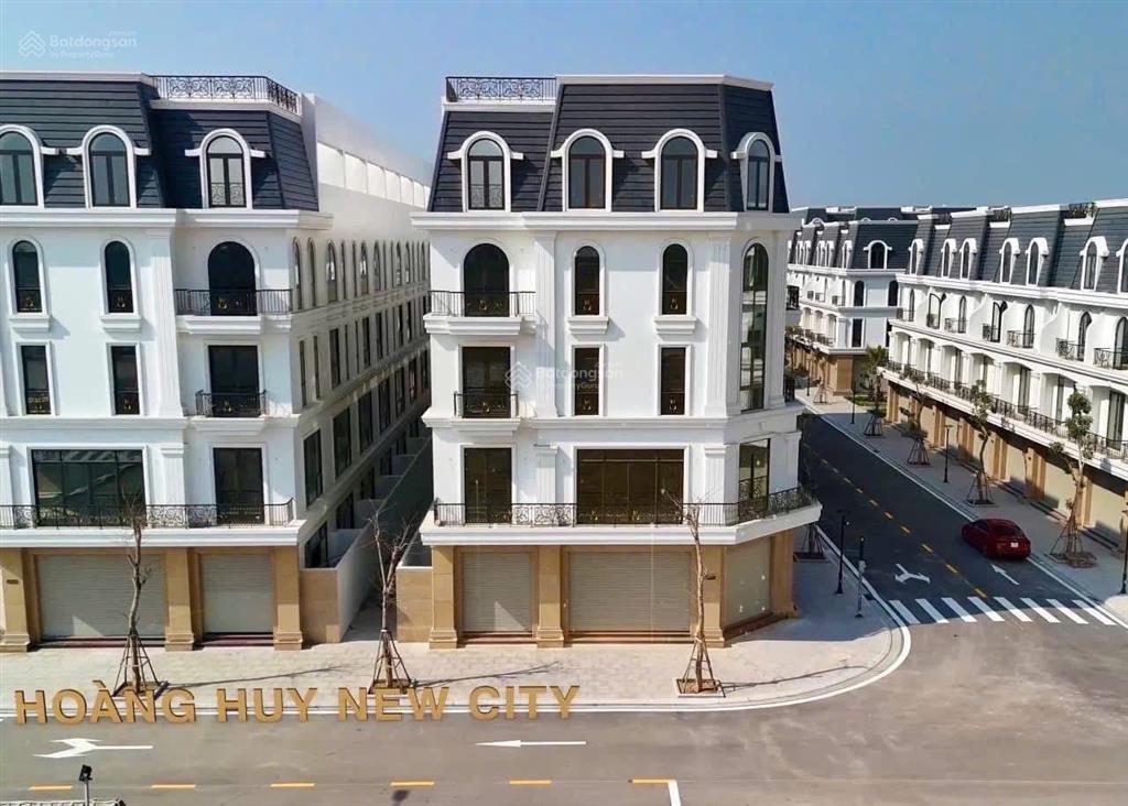 Bán căn góc mặt đường 30m với 3 mặt thoáng mặt tiền rộng đến 6,4m 3 cửa mở kinh doanh cực tốt
