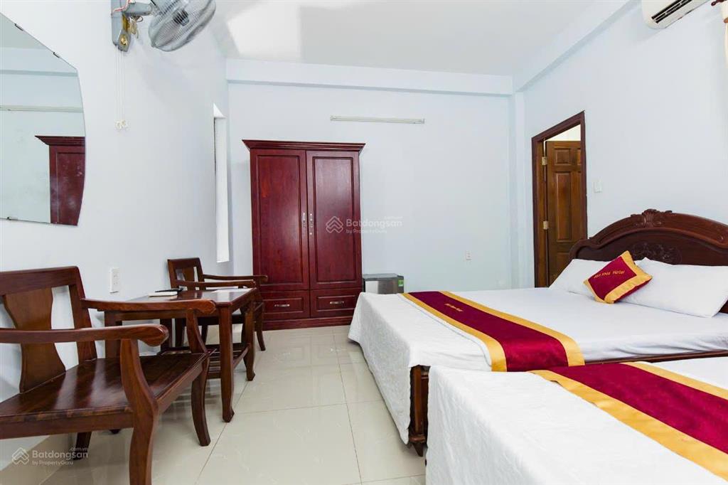 Bán khách sạn mặt tiền khu á châu 11 phòng. giá 11 tỷ. em yến 0792 366 ***