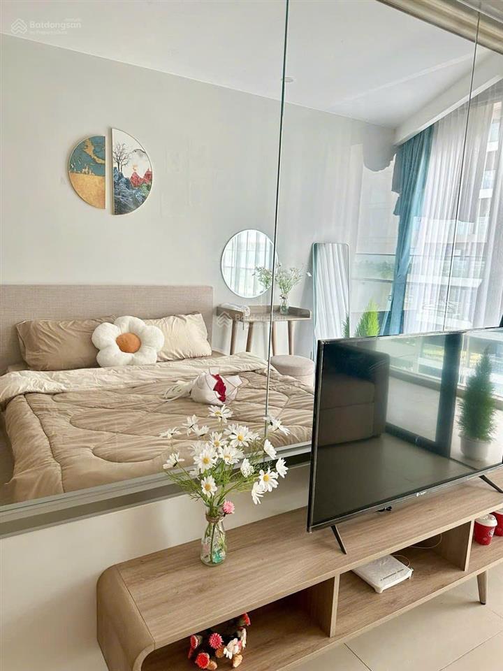 Bán gấp căn 1 + pn cc the sóng, dt 53m2. giá 2.18 tỷ, full nội thất tầng cao.  e yến 0792 366 ***