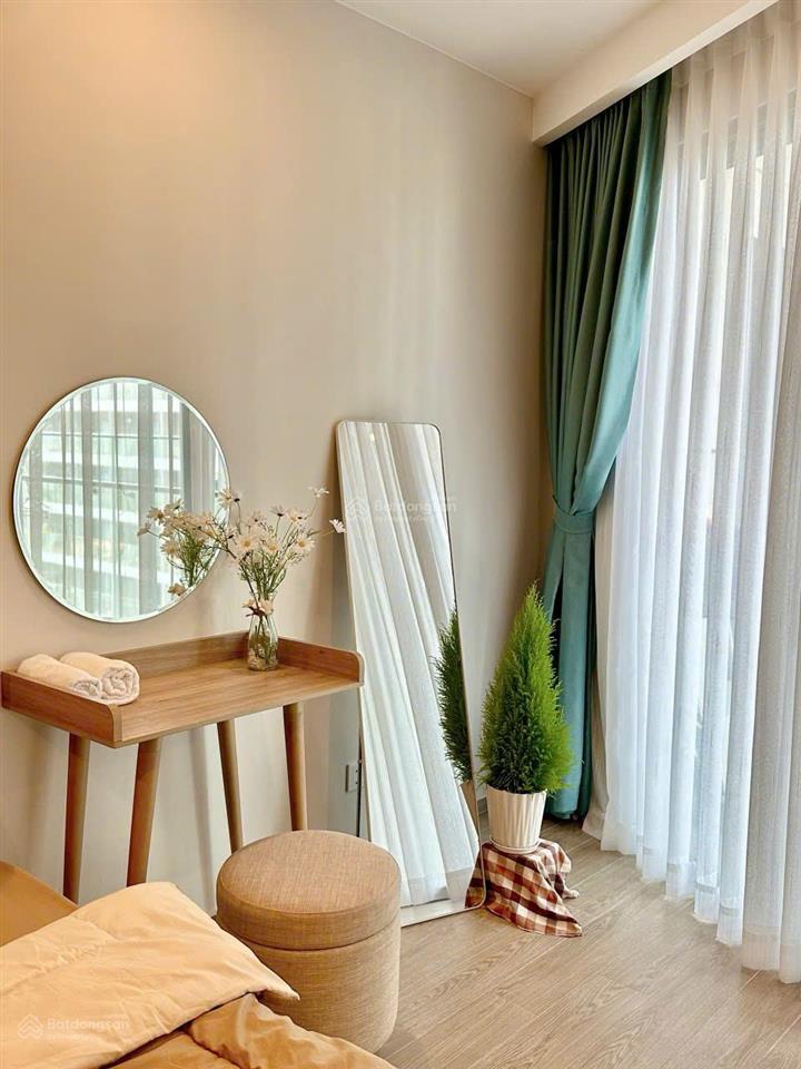 Bán gấp căn 1 + pn cc the sóng, dt 53m2. giá 2.18 tỷ, full nội thất tầng cao.  e yến 0792 366 ***