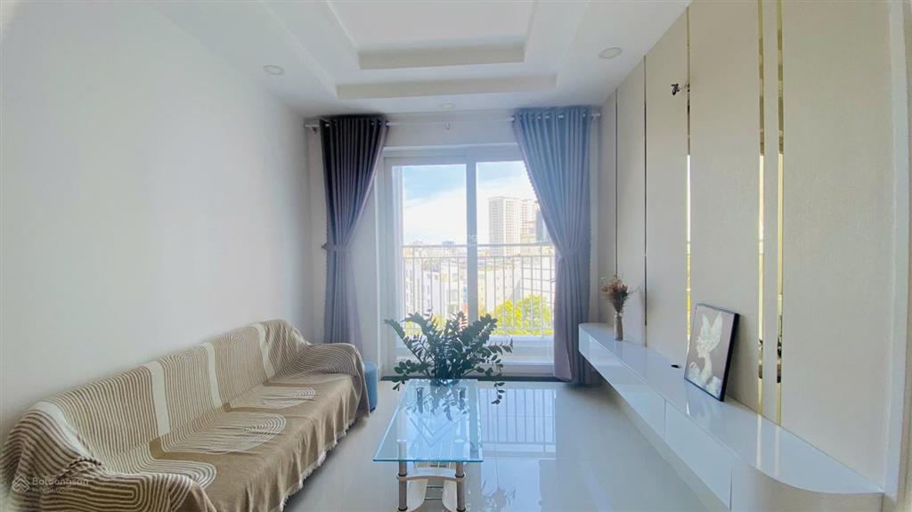 Bán căn 2 phòng cc vũng tàu melody, full nội thất đẹp, sổ hồng. giá 3.3 tỷ.  e yến 0792 366 ***
