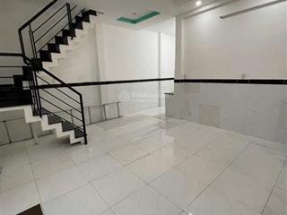 Chỉ 3.65 tỷ có nhà 2 tầng 43m2 ngay ngã tư hàng xanh, cạnh 5 trường đại học 1 trệt 1 lầu btct 2pn