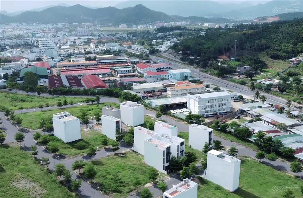 Kdc hoàng phú 63m2 đông nam sạch 2,060tỷ.  ngay 0901 282 ***