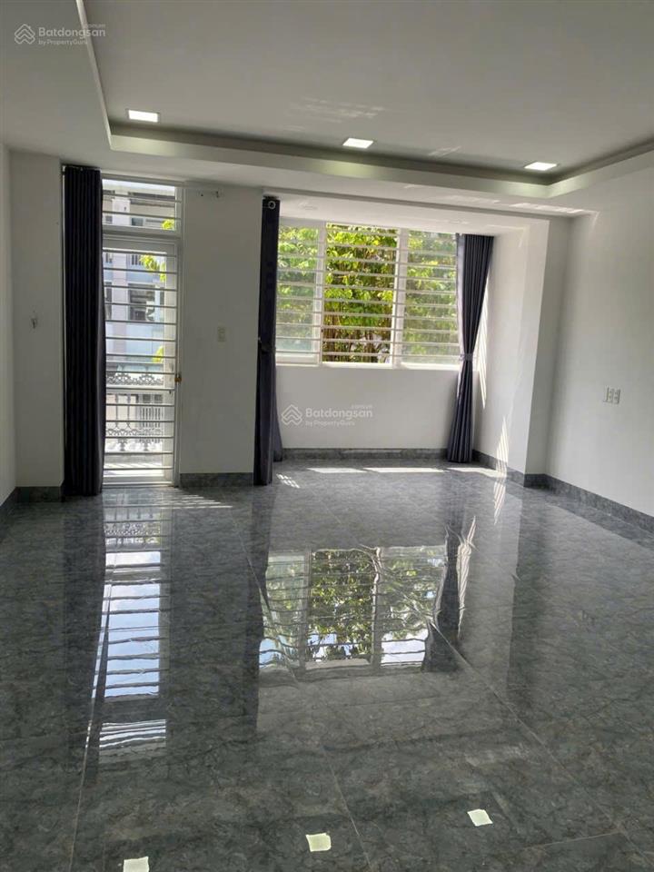 Nhà phố 110m2 đầy đủ tiện ích xung quanh, sát bên khu biệt thự vip nhất biên hòa