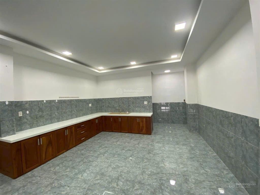 Nhà phố 110m2 đầy đủ tiện ích xung quanh, sát bên khu biệt thự vip nhất biên hòa